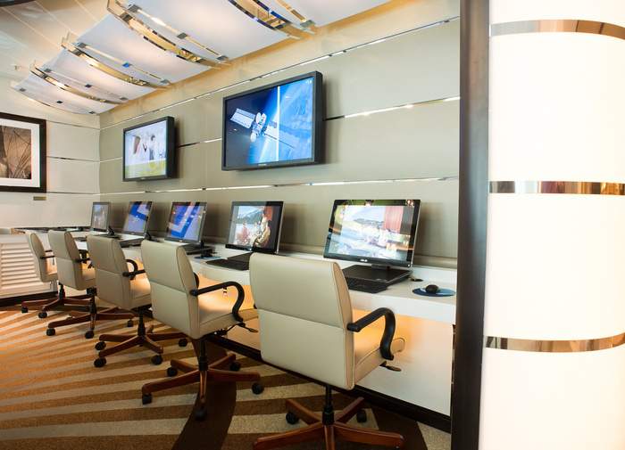 Princess Cruises Royal Class Interior cyber cafe.jpg